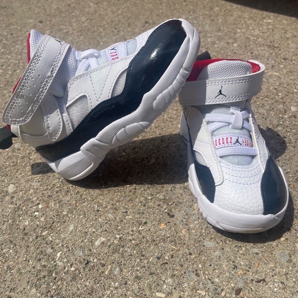 Toddler Air Jordan Jumpman Two Trey Basketball Shoes White/Black/Red Size 8C